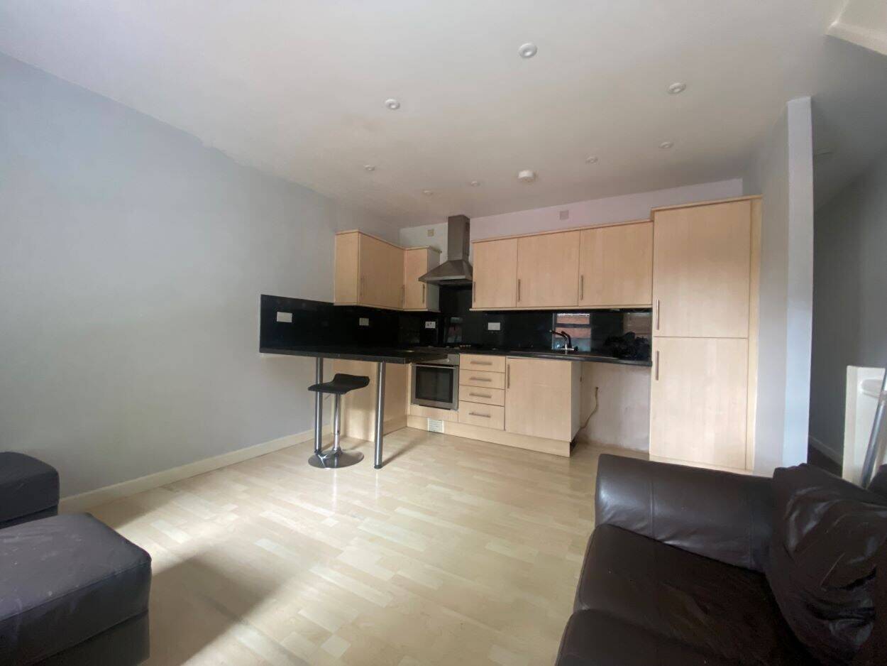 Prime Freehold Commercial Property with Development Potential on Caversham Road, Reading Photo 5