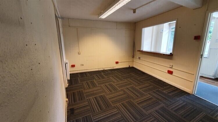 Prime Auction Lot - Former Magazine Offices at 31 High Street, Stalbridge, Dorset For Sale Photo 5