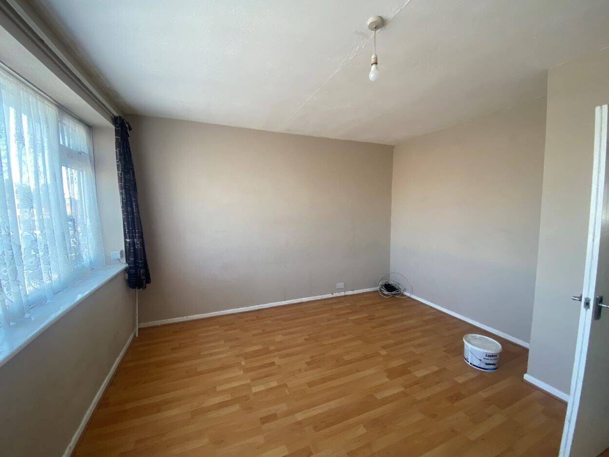 High Demand Commercial Mixed-Use Property in Reading, Berkshire with Ample Parking Photo 6