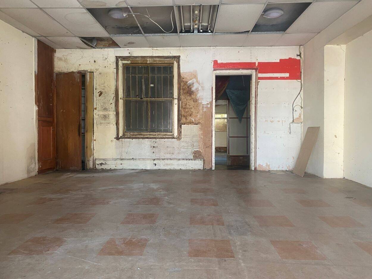 Ground Floor Commercial Space Available in High-Traffic Reading District - Whitley Street Photo 5