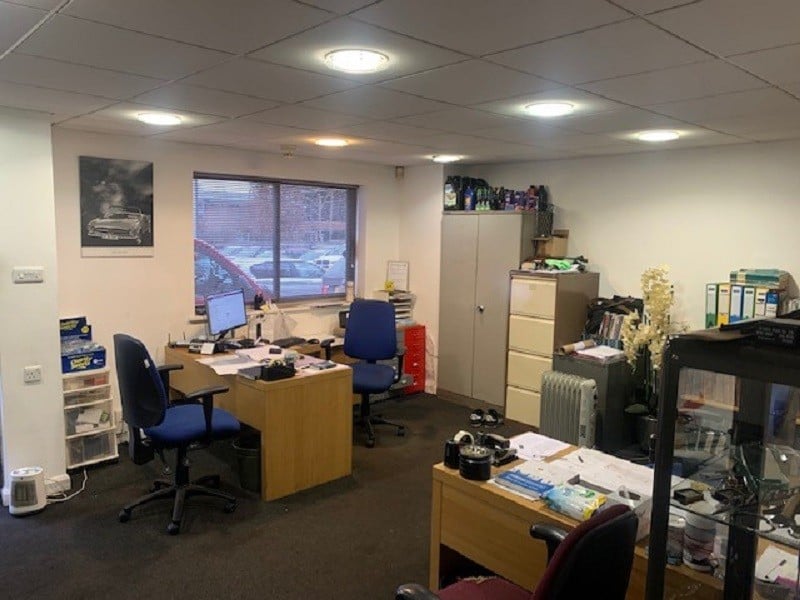 Well established Mercedes Benz specialist garage for sale Photo 5