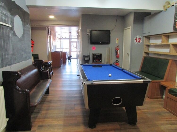 Prime Location, Highly Popular Free of Tie Bar in Bolton Manchester for Sale Photo 5