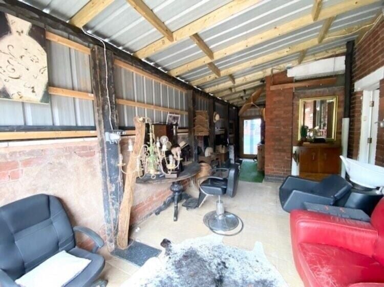 Freehold Commercial Property in Earlsdon, Coventry with Barber Shop and 4 Bedroom Accommodation Photo 5