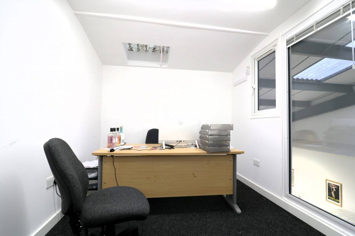 High-Standard Commercial Kitchen/Industrial Unit for Sale in Southend on Sea, Essex Photo 5