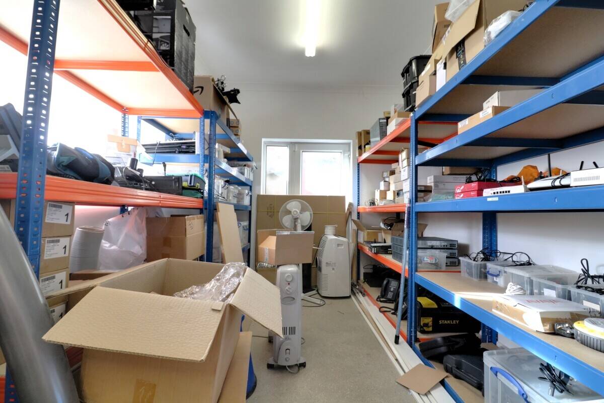Large Retail Shop Available for Rent in Prime Rayleigh Essex Location Photo 5