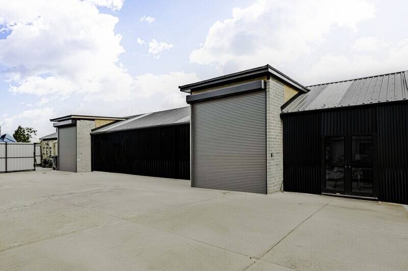 Prime Industrial Units for Sale in Benfleet's Esteemed Manor Trading Estate, Approx. 1,800 - 3,600 S Photo 5