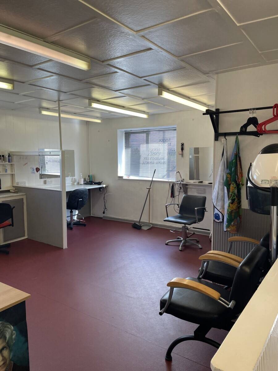 Prime Ex-Hairdressers First Floor Unit Available for Rent in Huddersfield Photo 5