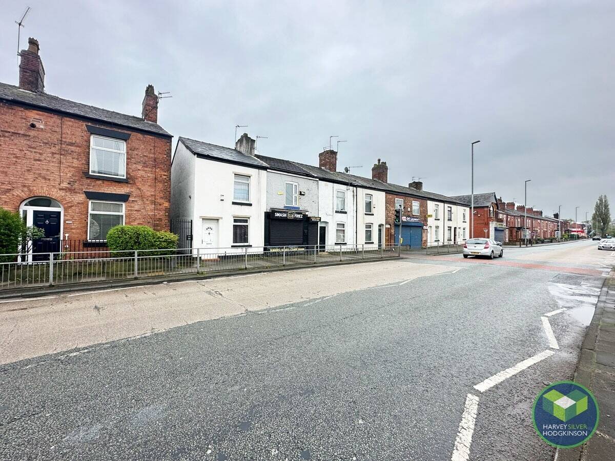 Prime Investment Property in Middleton, Manchester with Strong Rental Income Photo 5