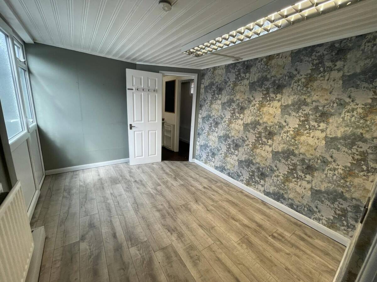 Prime Salon Space Available for Rent in Goole - Fully Equipped and Ready for Business! Photo 5