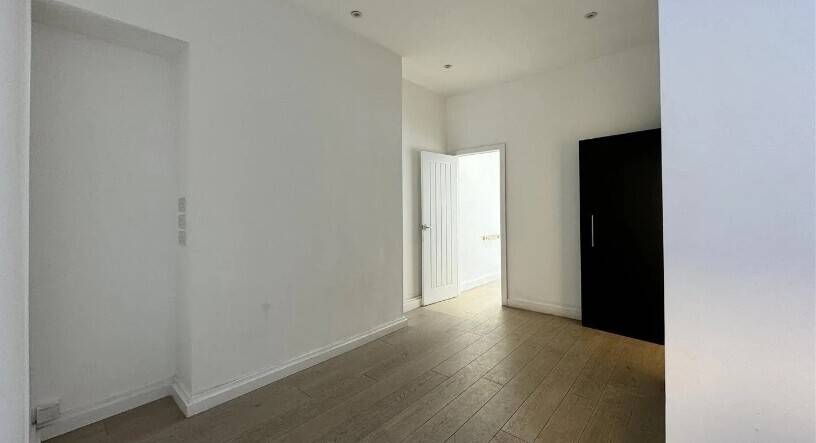 Prime Property with 0 business rates and basement in Harlesden town center Photo 6