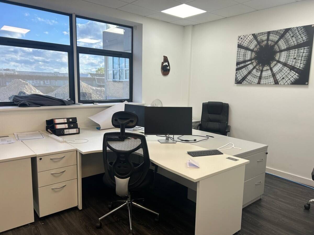 Newly Refurbished Large Office Space to Rent near Stirling Corner. Photo 5