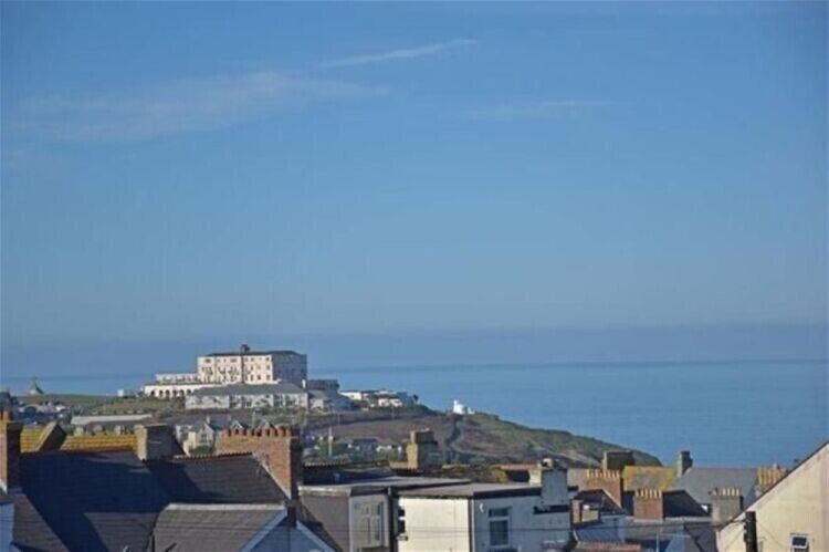 Five-Flat Block in Newquay, Cornwall Offers Rental Income and Sea Views Photo 5
