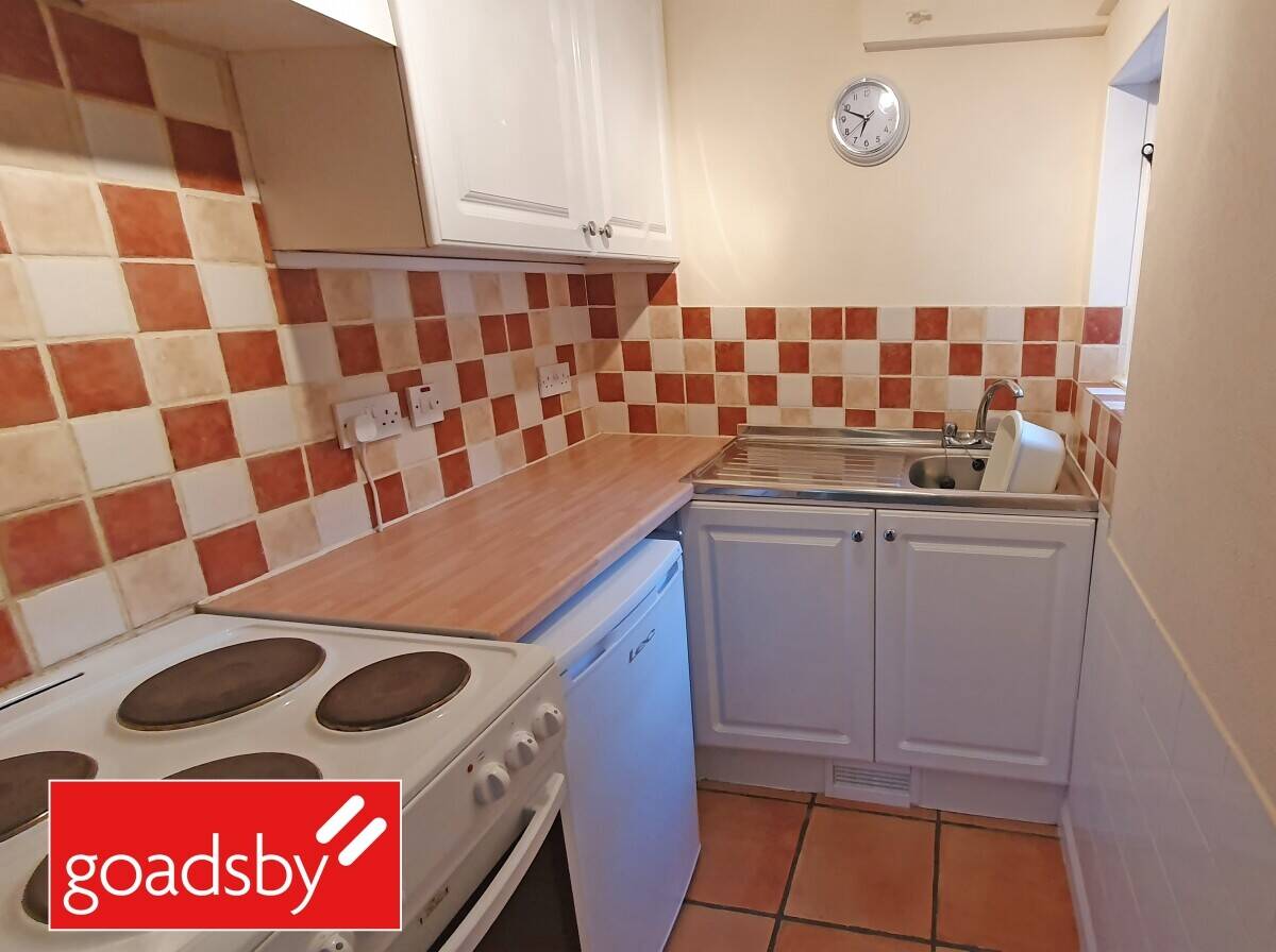 Refurbished HMO Corner Property in Bournemouth - Ideal for Airbnb or Home & Income Photo 5