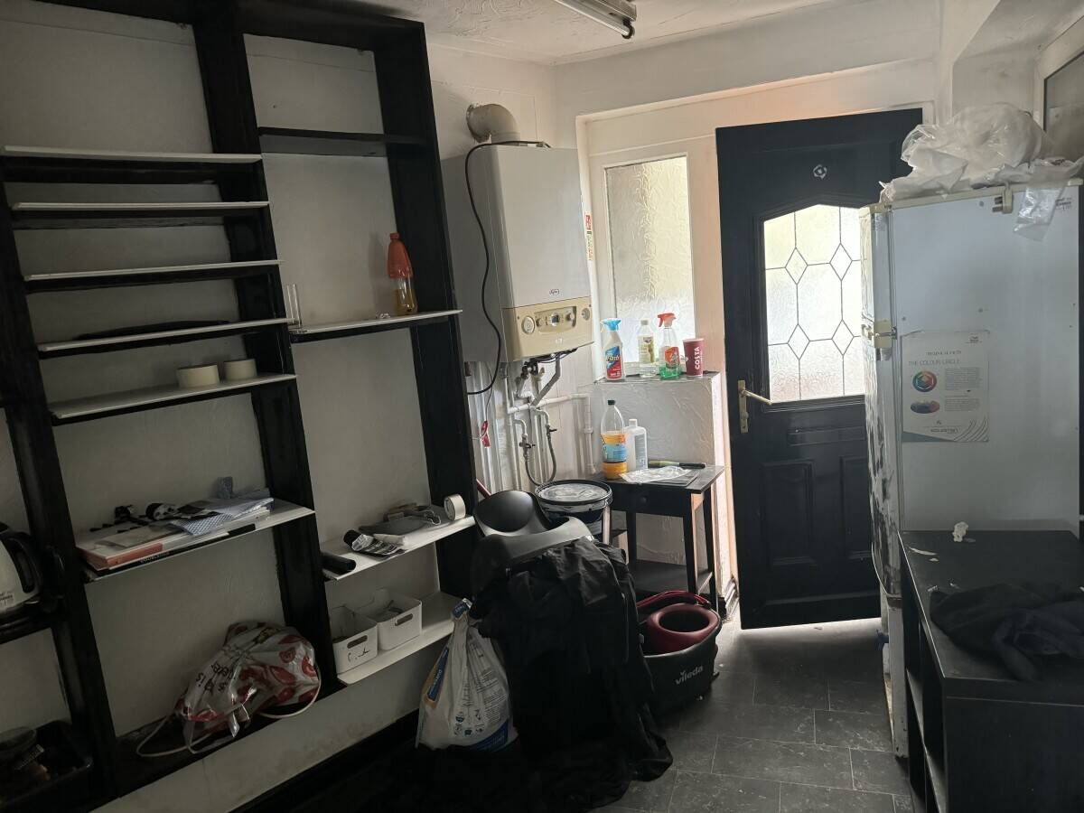 Prime Spot Ex Professional Hair Salon for Rent in Huddersfield West Yorkshire Photo 5