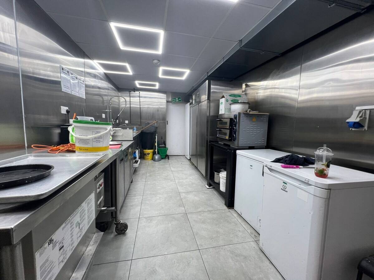 Prime Location Chicken Shop for Sale in Ilford, Fully Equipped and Ready for Business Photo 5