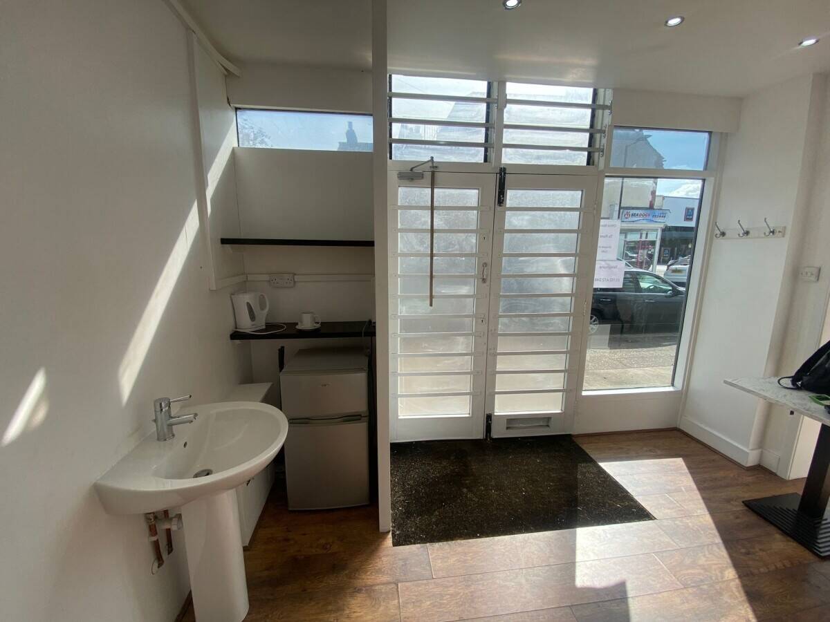 Office Space for Rent, London Road, Westcliff on Sea, Essex SS0 9ST. Flexible Lease includes bills. Photo 5