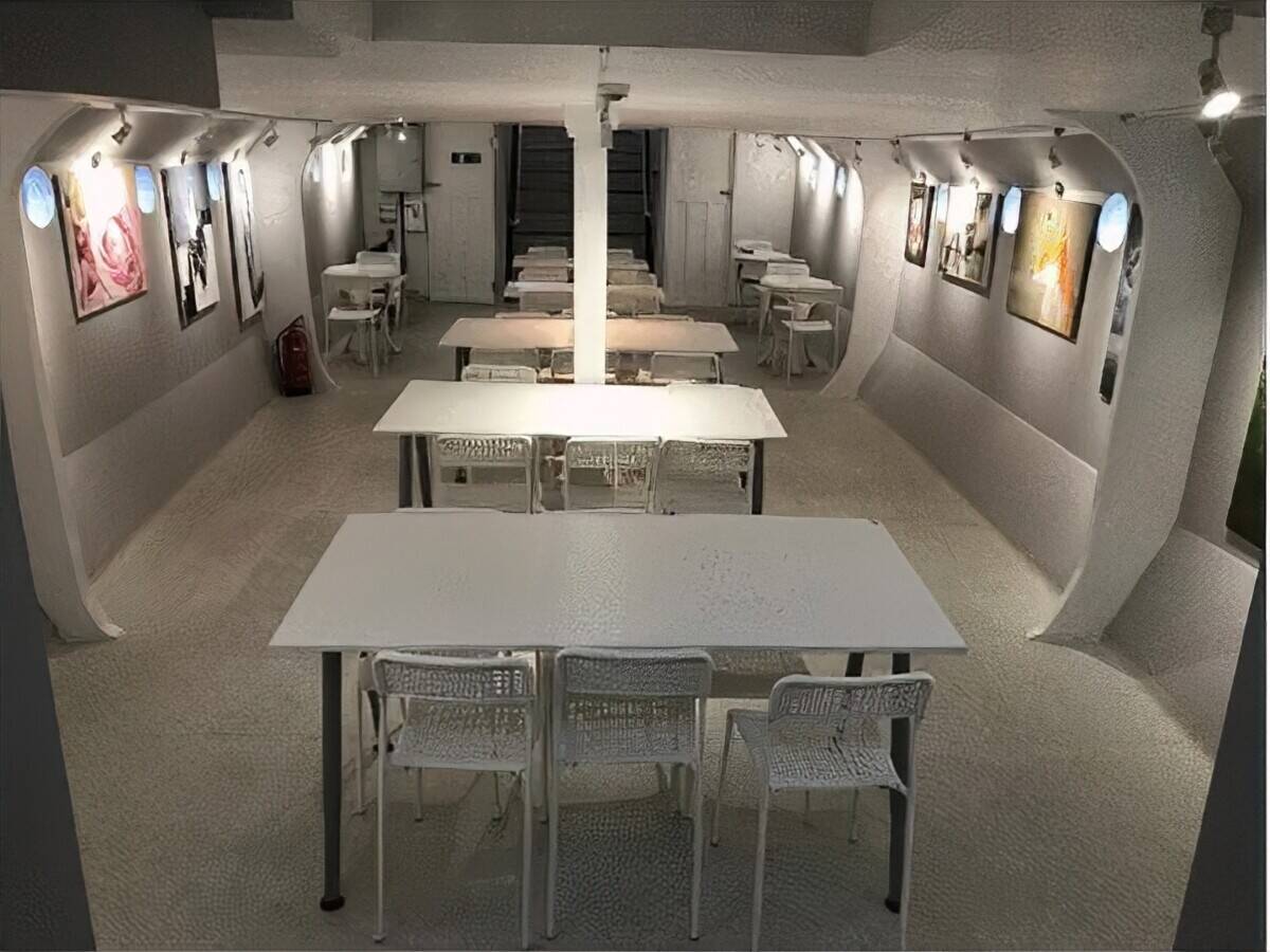 Unique Opportunity: Floating Cafe Bistro, Fully Equipped, Ready to Operate in Historic Gloucester Qu Photo 5