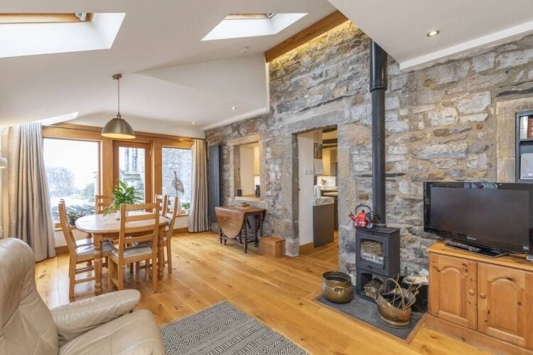 18th Century Luxury B&B, Detached Cottage, and Paddock in North Yorkshire for Sale Photo 5