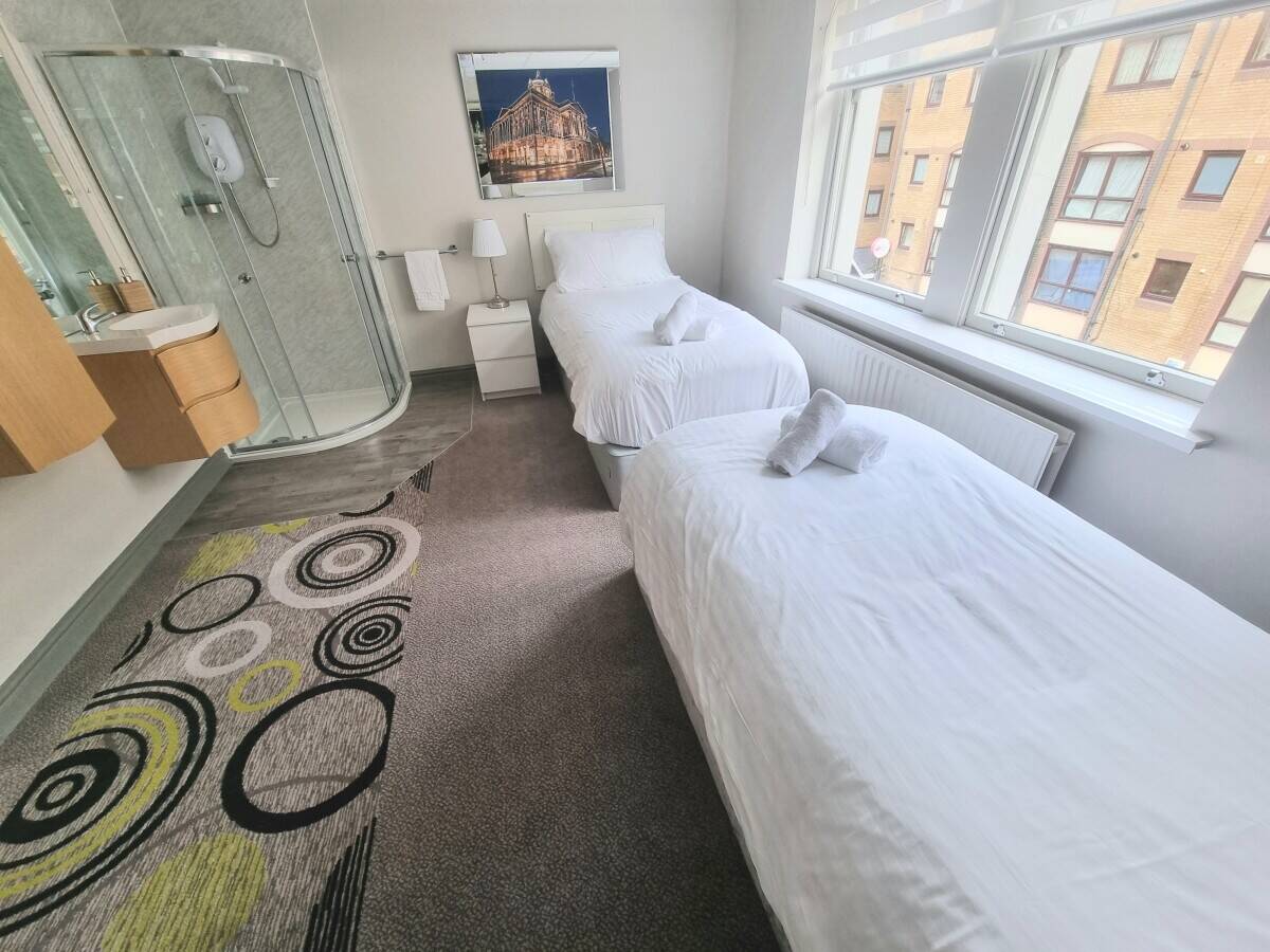 A Whole of Building, C1 Licensed Six Bedroom Property ideal for  Holiday and Short Term Lets Photo 5