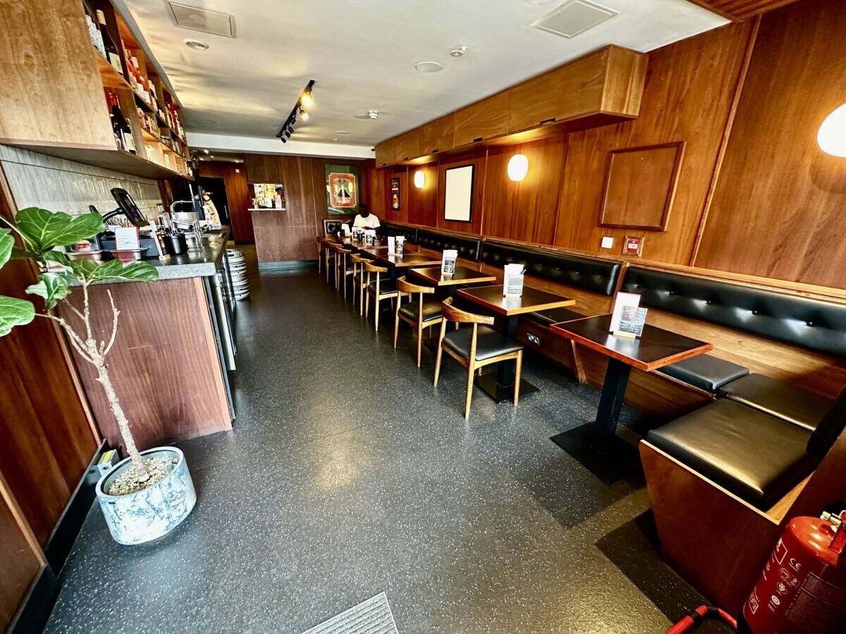 Prime Leasehold Opportunity in Finsbury Park - Fully Fitted and Versatile Restaurant/Bar/Takeaway Sp Photo 5