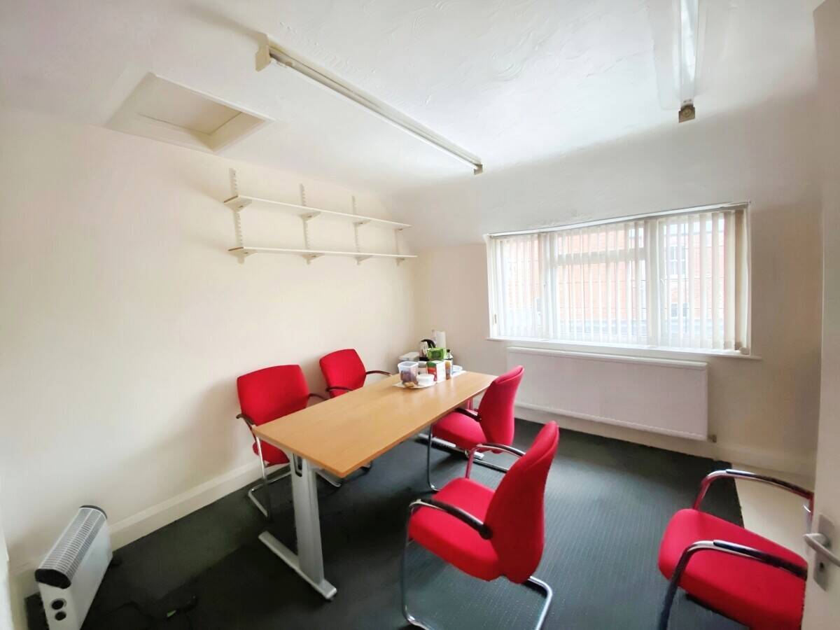 Prime Office Space for Lease on Wokingham Road, Reading - Immediate Availability Photo 5