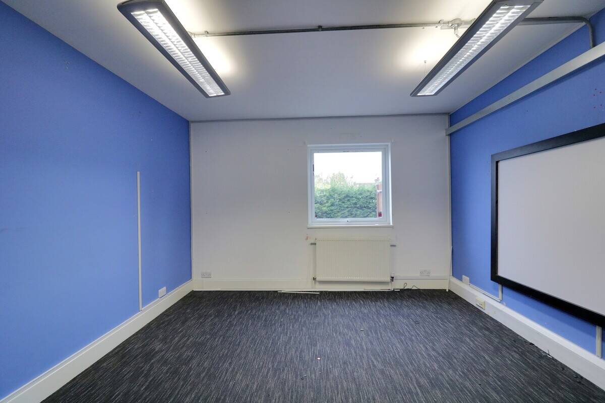Rent Now - Spacious 1,220 sq. ft. First Floor Office in Leigh on Sea, Essex Photo 5