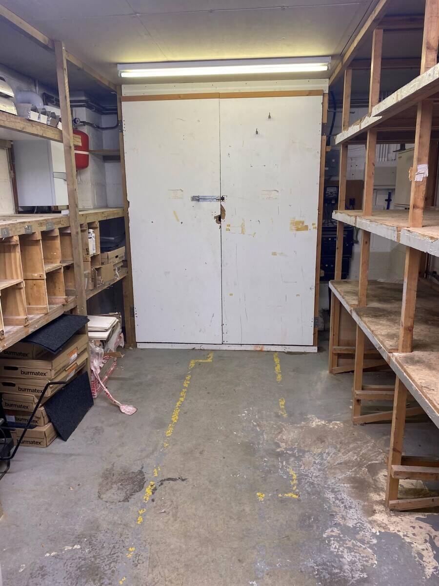 LIGHT INDUSTRIAL WAREHOUSE WITH GROUND & FIRST FLOOR OFFICES APPROX 3,000 SQ FT Photo 5