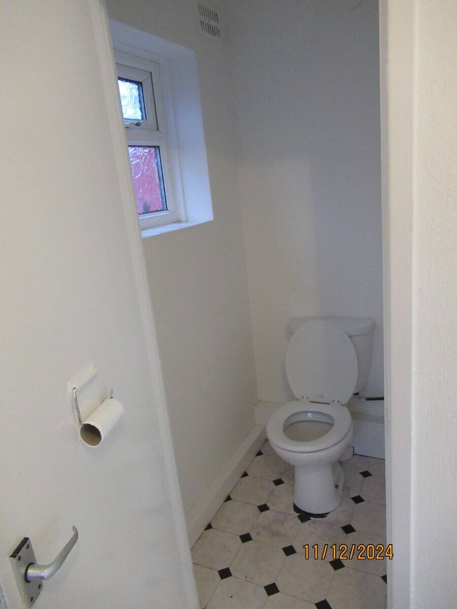 Single Storey Commercial Property Available in Popular Bamber Bridge Area Photo 5
