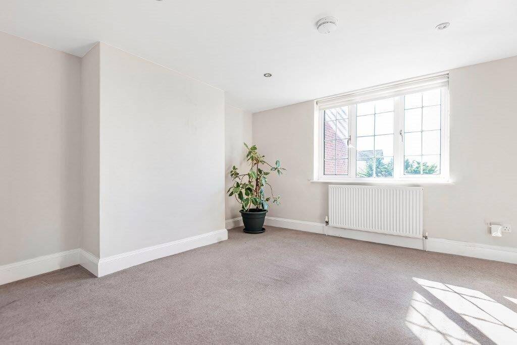 Versatile Freehold Office/Development Property in Prime London Street, Reading Location Photo 5