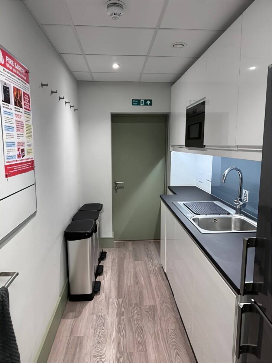 Rent All-Inclusive Serviced Offices with Parking in Affluent Colchester Village Photo 5