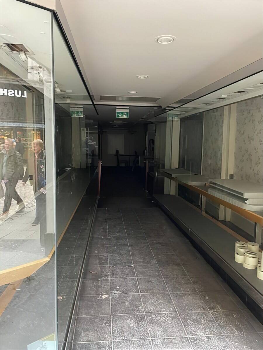 Prime Shop Unit Available for Rent in York's Busiest Shopping Street Photo 5