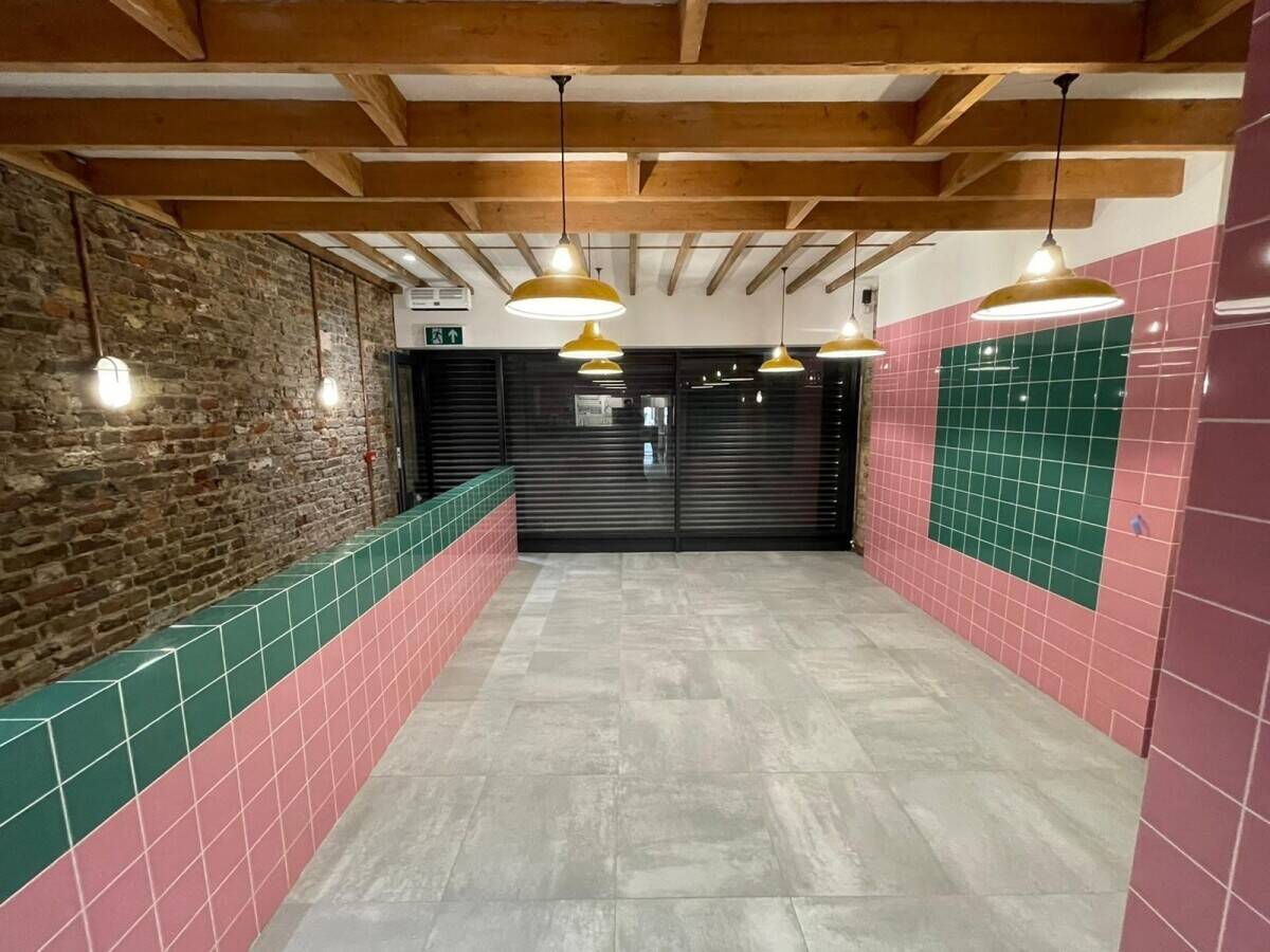 Incredible Opportunity to Take on this Well established commercial unit Photo 5