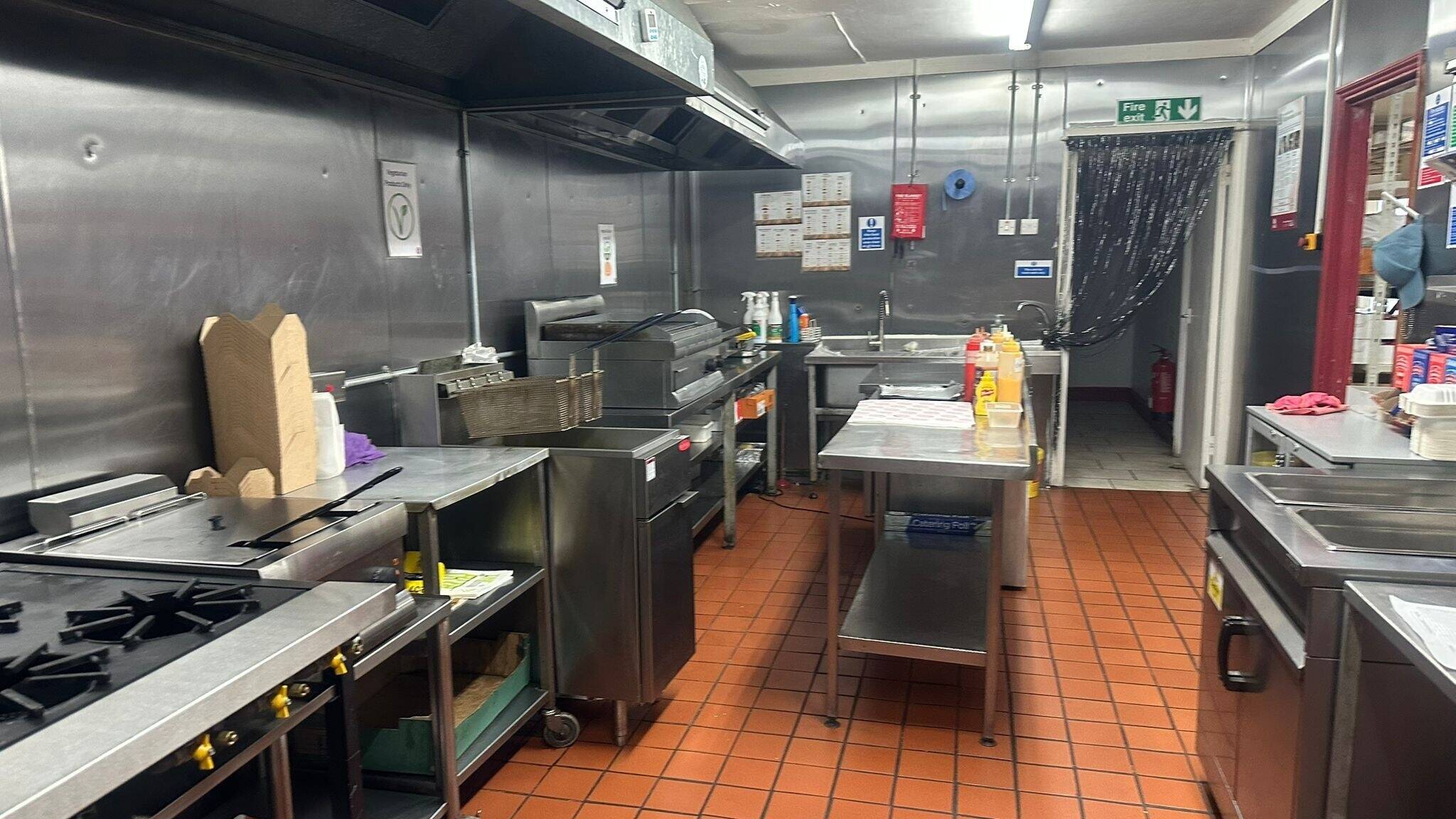 Leasehold Takeaway Premises in Purfleet Essex, Ideal for Multiple Businesses Photo 5