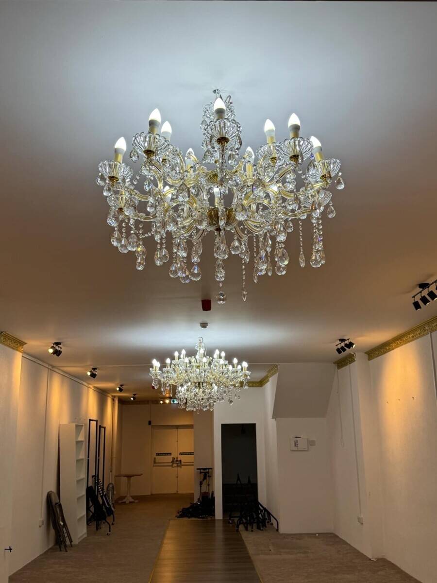 Prime Freehold Shop for Rent in Heart of Crawley Shopping Centre Photo 5