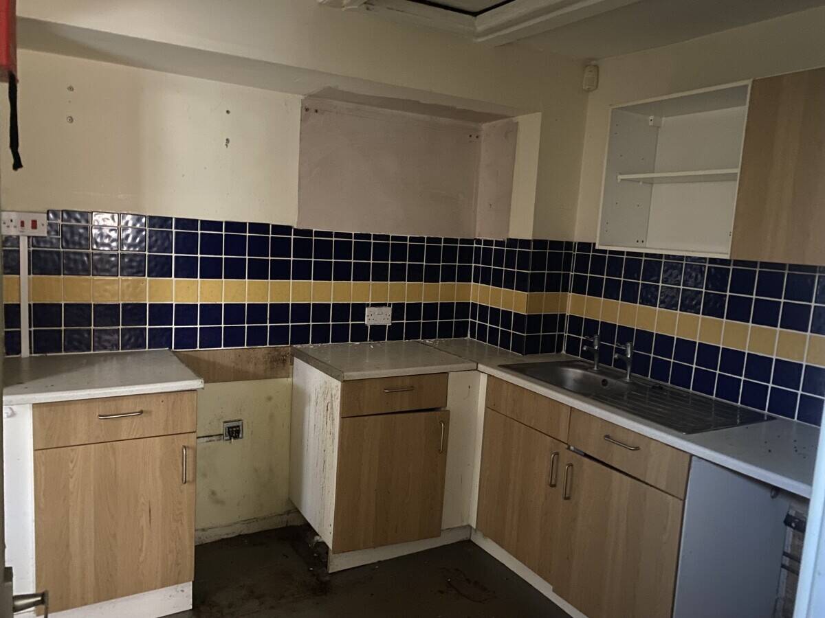 Grade II Listed Public House in Central Wolverhampton Up for Sale Photo 5