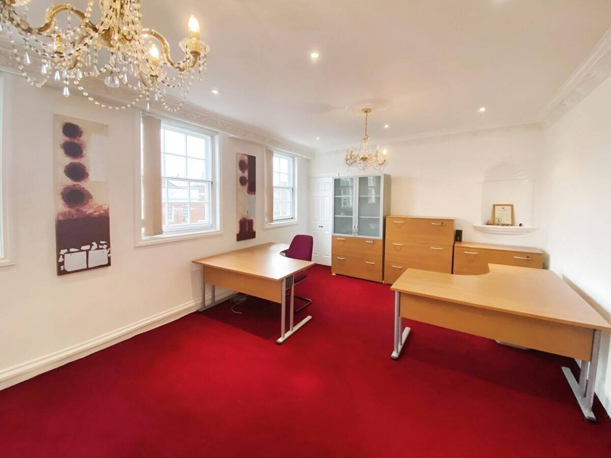 Prime Freehold E-Class Commercial Office for Sale in Central Reading, Berkshire - Immediate Vacancy Photo 5