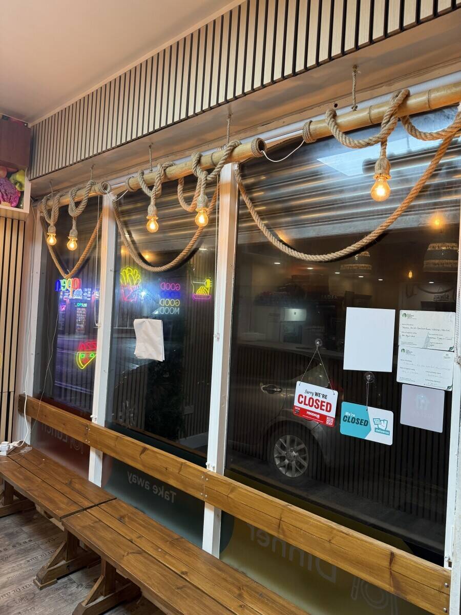 Prime Commercial Property with Thriving Pizza Business in Worksop Nottinghamshire for Sale! Photo 5