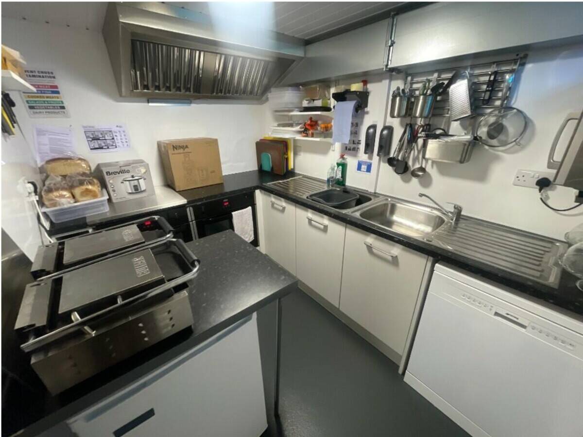 Freehold Award-Winning Micropub and Coffee House with Residential Investment in Leicester Photo 5