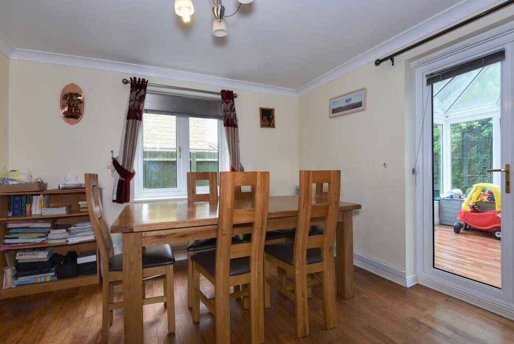 4 Bedroom House available for Supported Accommodation in Deer Park, Witney Photo 4