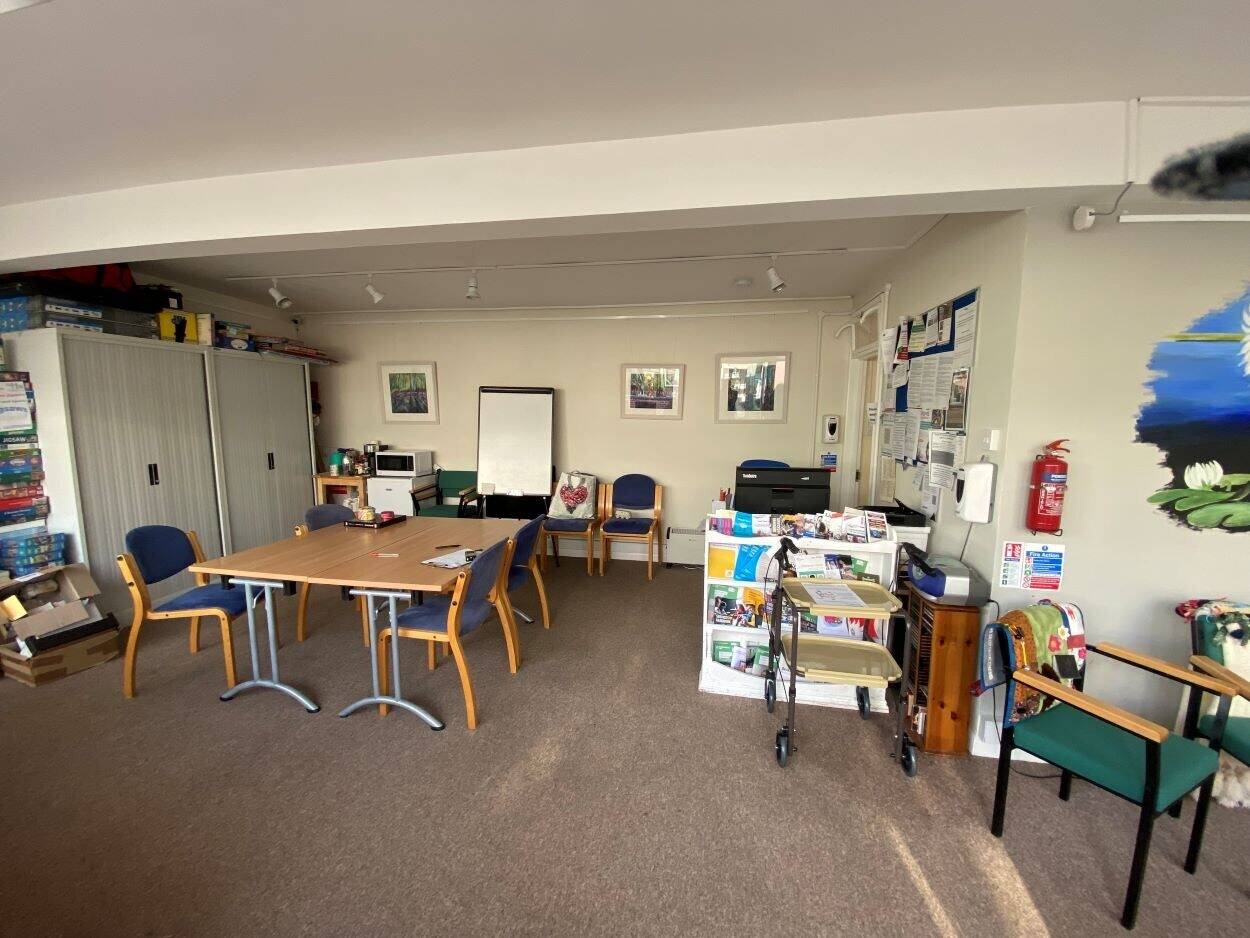 Spacious Commercial Premises To Let in Goring On Thames in Shopping Arcade Photo 5