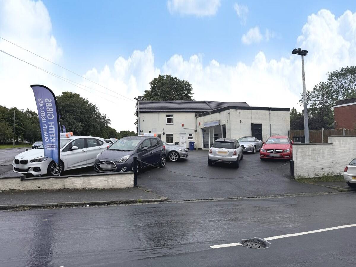 Vacant Mixed-Use Property with Showroom, Office, Flat, and Parking in Wolstanton, Staffordshire Photo 5