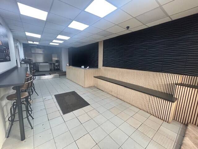 Freehold Commercial Property in Prime Location with Hot Food Licence Photo 5