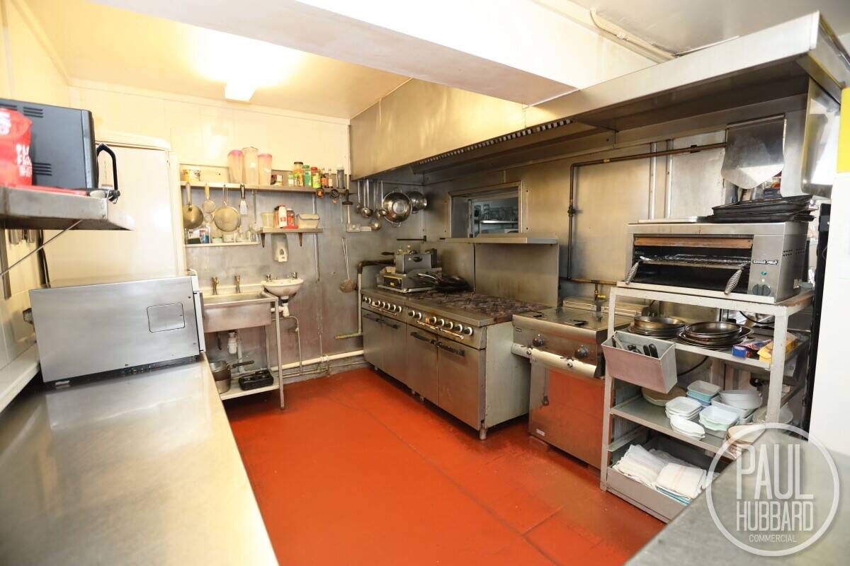 Prime Seaside Restaurant with Expansive 5-Bedroom Residential Accommodation in Great Yarmouth Photo 5
