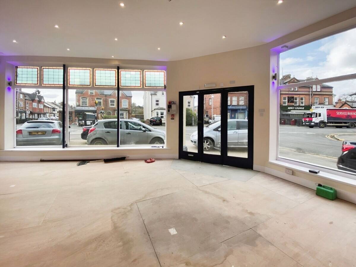 Refurbished Motor Showroom and Workshop To Let in Reading, 37 Erleigh Road - Available Immediately Photo 5