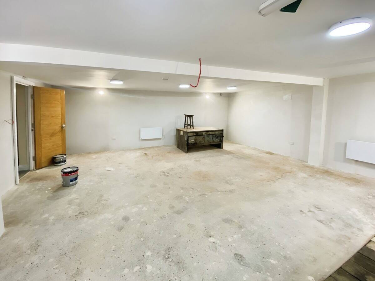 Prime Workshop Space Available for Immediate Rent in Reading, Berks - Features Inspection Pit, Kitch Photo 5