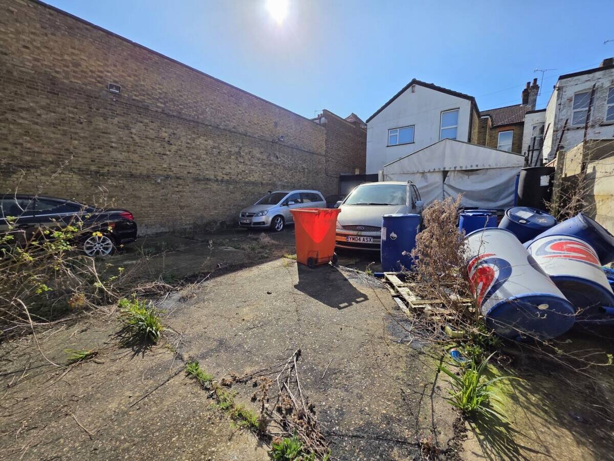 YARD & STORE Photo 5