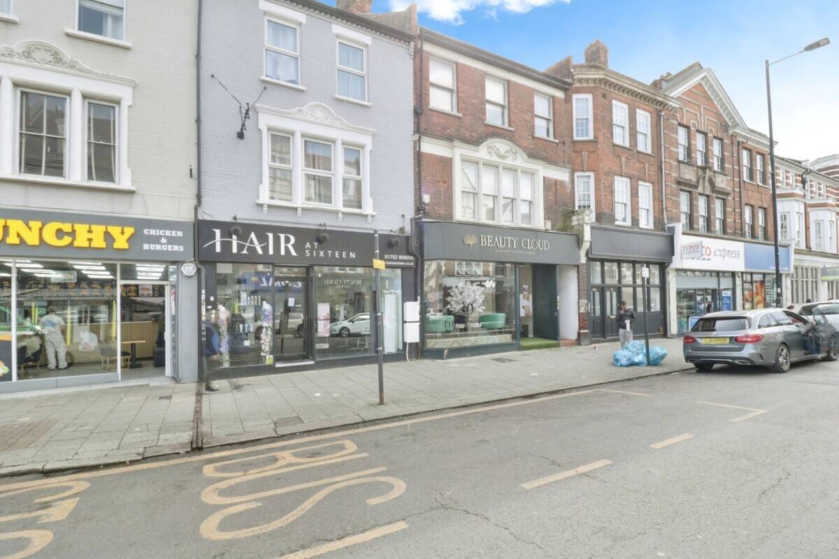 Prime Location Hair & Beauty Salon in Westcliff-on-Sea Ready for Immediate Operation Photo 5