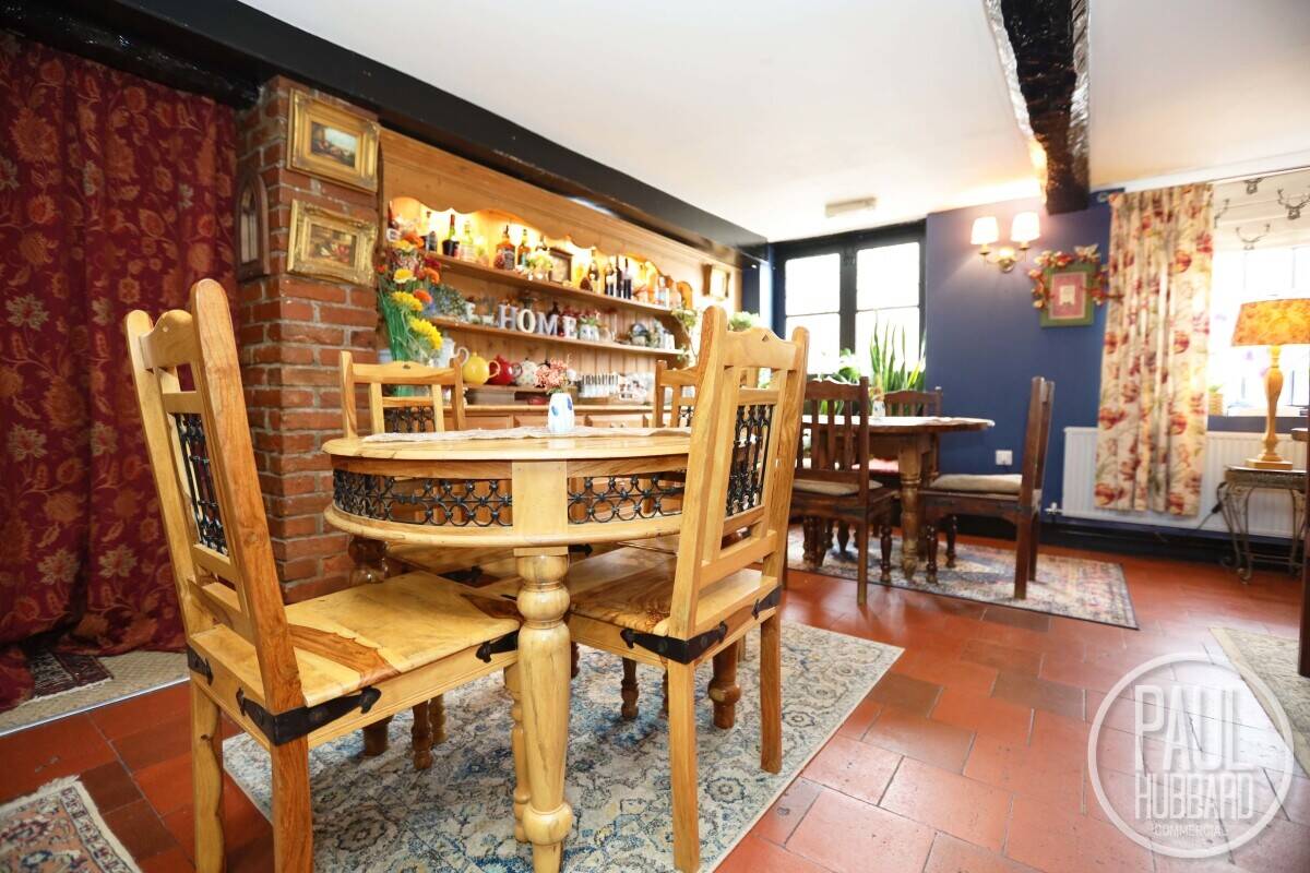 Charming Grade II Listed B&B in Norfolk with Separate Cottage and Expansion Potential Photo 5