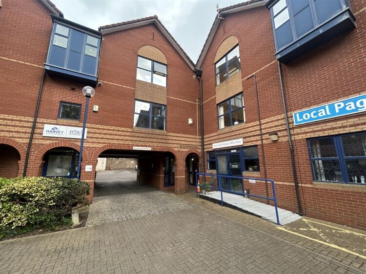 Modern Open-Plan First Floor Offices with Parking in Bristol Photo 5