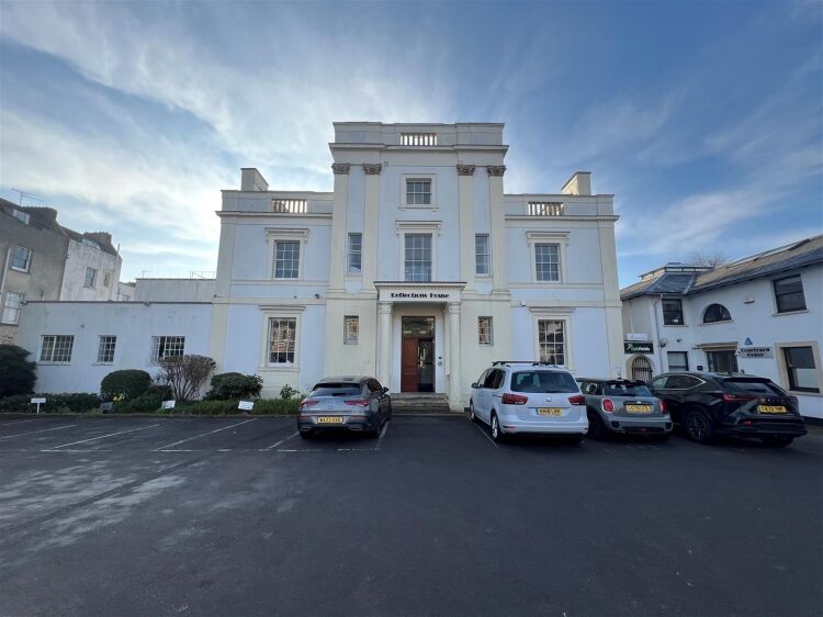Grade II Listed Office Space with Modern Amenities in Bristol's Prime Location Photo 5
